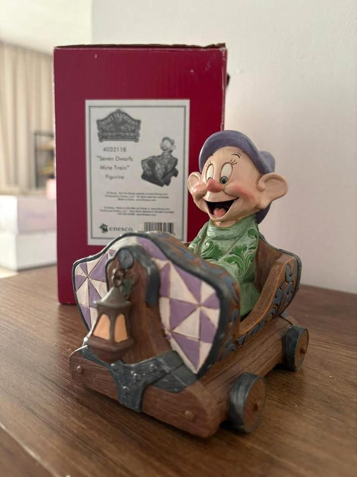 Disney reiterd jim shore dopey mine train beeld traditions, Verzamelen, Disney, Zo goed als nieuw, Beeldje of Figuurtje, Overige figuren