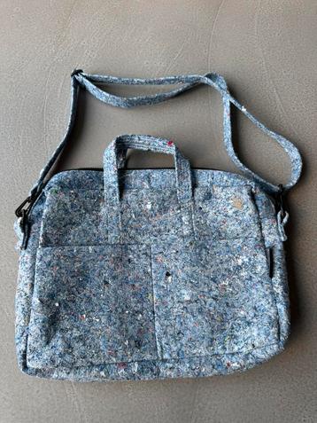 Schoudertas beschikbaar voor biedingen