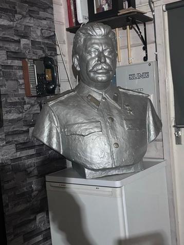 Buste van Jozef Vissarionovitsj Stalin beschikbaar voor biedingen