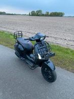 Vespa sprint 50cc met valschade, Fietsen en Brommers, Ophalen of Verzenden, Zo goed als nieuw