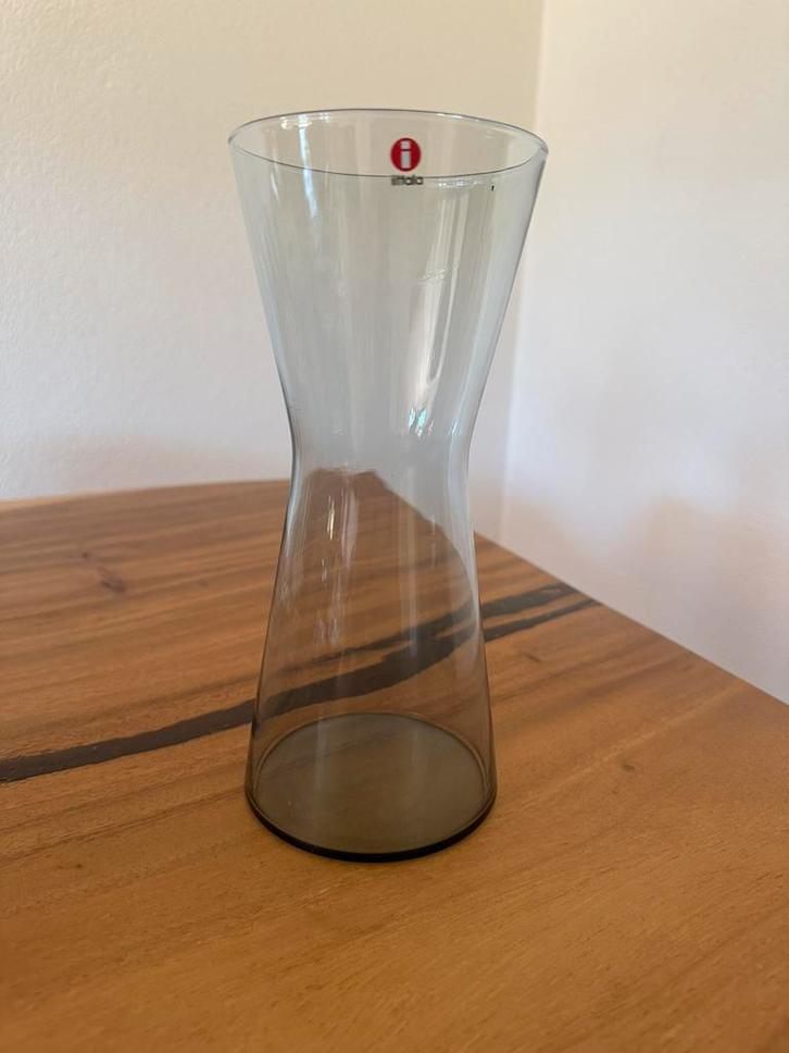 Iittala vaas Kartio grijs, Huis en Inrichting, Woonaccessoires | Vazen, Nieuw, Overige kleuren, Minder dan 50 cm, Glas, Ophalen of Verzenden