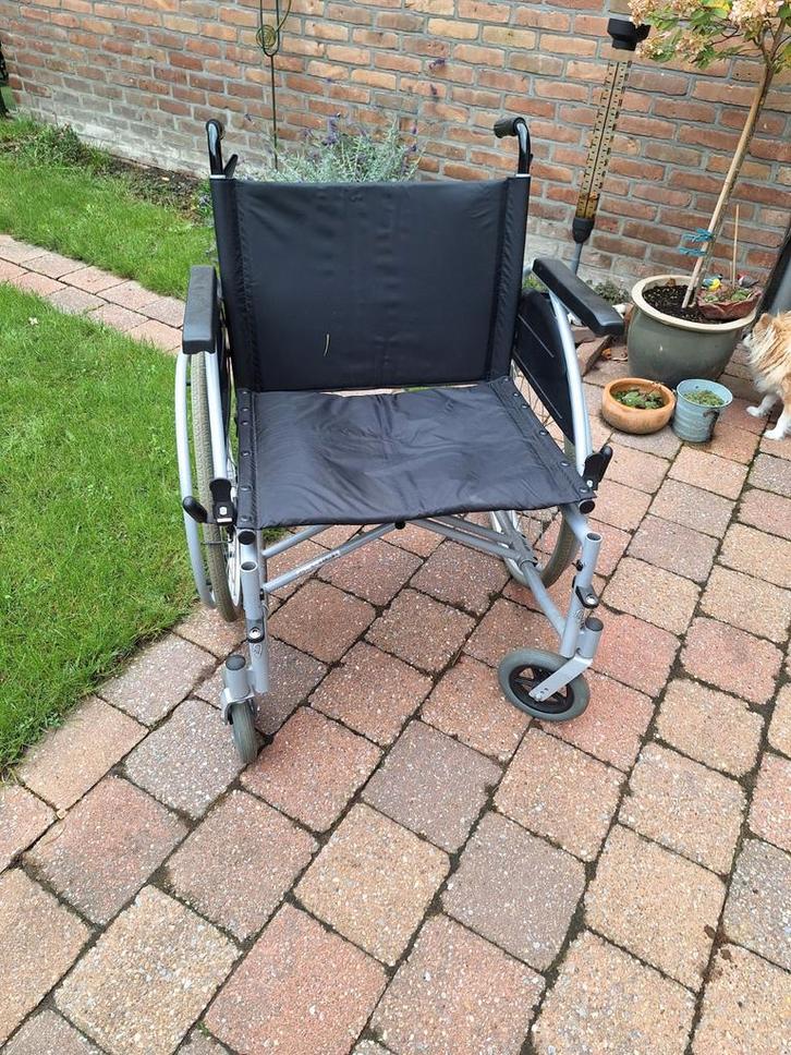 Rolstoel en rollator te koop, Diversen, Rolstoelen, Zo goed als nieuw, Duwrolstoel, Ophalen