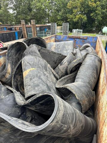 Kuilplaat rubber circa 1250m2 (GRATIS) beschikbaar voor biedingen