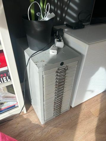 Industrieel kast met 20 lades - Uniek Oude fabriek kast beschikbaar voor biedingen