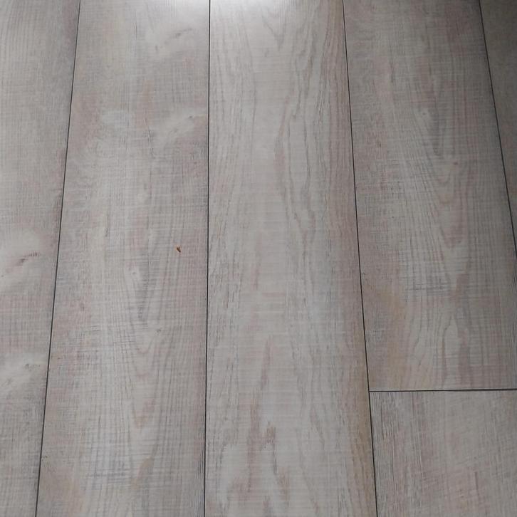 Gezocht!! Chicago Beach House oak K282. 8mm dik, 4 v-groef, Doe-het-zelf en Verbouw, Vloerdelen en Plavuizen, Gebruikt, Laminaat