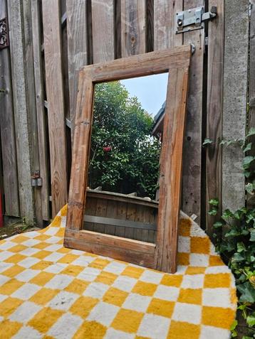 Spiegel met houten rand - 59x95cm beschikbaar voor biedingen
