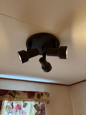 Metalen plafondlamp beschikbaar voor biedingen