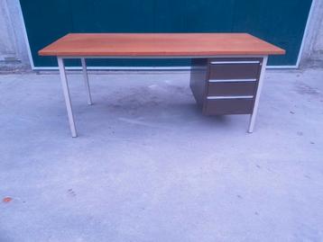 Te koop vintage bureau beschikbaar voor biedingen