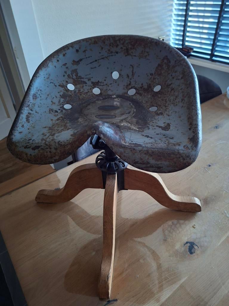 DIY Bijzetkrukje Tractorzitting Eiken Onderstel, Huis en Inrichting, Stoelen, Ophalen, Gebruikt, Bruin, Eén