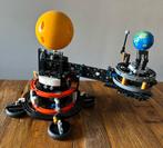 Lego 42179 De aarde en de maan in beweging, Ophalen of Verzenden, Zo goed als nieuw