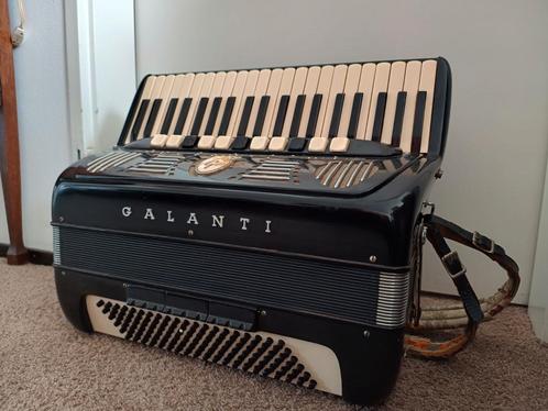 Galanti 120 Bass accordeon, Muziek en Instrumenten, Accordeons, Zo goed als nieuw, 120-bas, Overige merken, Ophalen