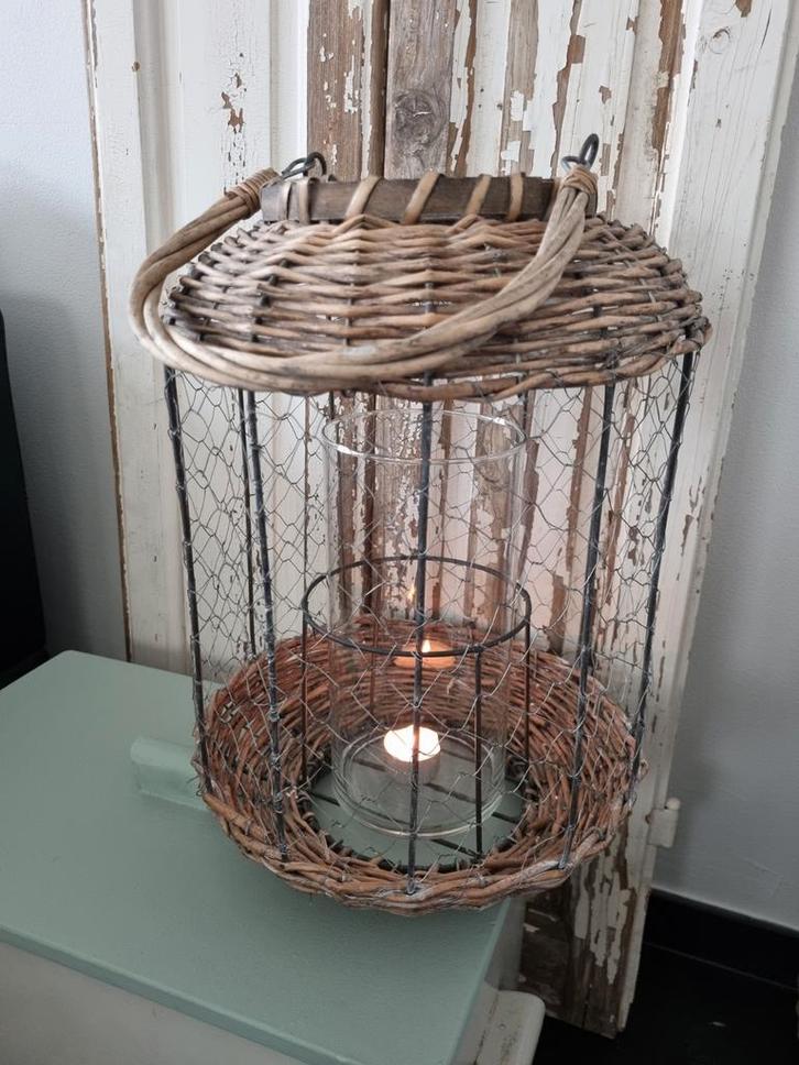 Landelijke boho Riet Lantaarn kerst - Brocante Stijl, Huis en Inrichting, Woonaccessoires | Kandelaars en Kaarsen, Zo goed als nieuw