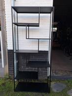 Stijlvolle zwarte metalen vakkenkast, Huis en Inrichting, Ophalen of Verzenden, Zo goed als nieuw