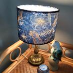 Bronzen lampenpoot met nieuwe blauwe fluwelen kap. 30 cm, Ophalen of Verzenden, Gebruikt, Overige materialen, Minder dan 50 cm