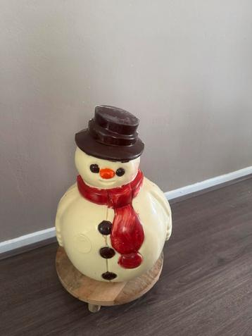 Sneeuwpop van chocolade beschikbaar voor biedingen