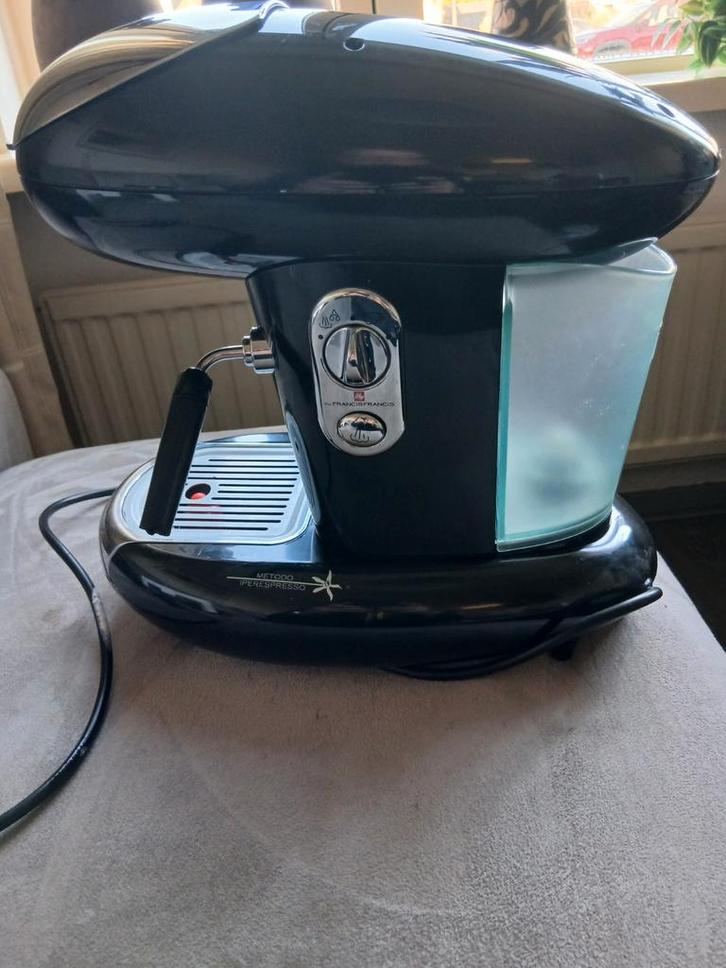 Illy FrancisFrancis X8 Espresso Apparaat, Witgoed en Apparatuur, Koffiezetapparaten, Zo goed als nieuw, Koffiepads en cups, Espresso apparaat