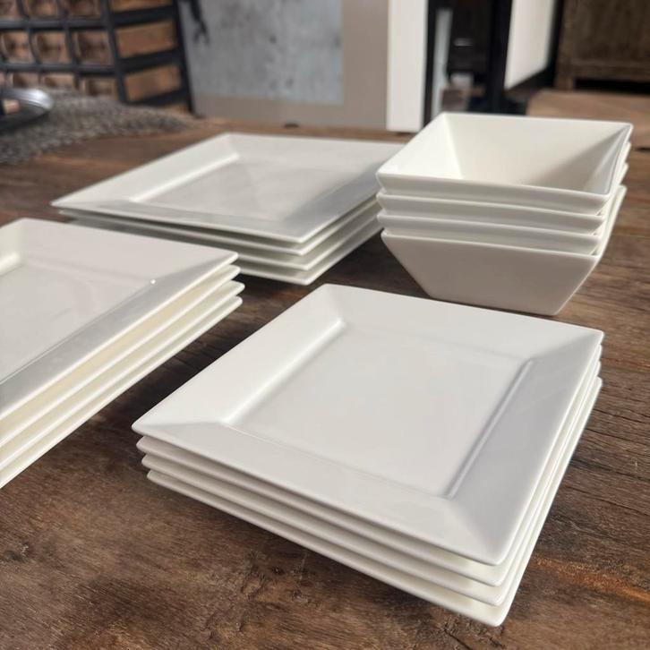 Wit Servies - Borden en Kommen Set, Huis en Inrichting, Keuken | Servies, Zo goed als nieuw, Bord(en), Effen, Aardewerk, Ophalen