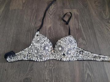 Zwarte BH met zilveren pailletten maat M € 7,50  beschikbaar voor biedingen