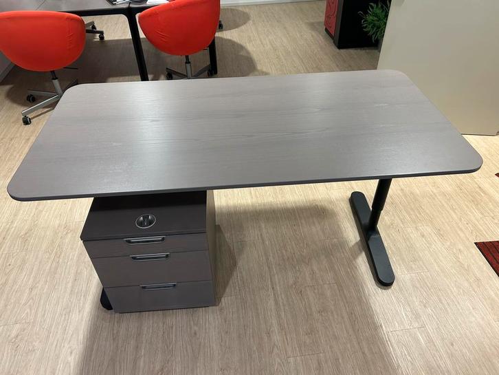 Ikea bureau met ladenblok, Huis en Inrichting, Bureaus, Zo goed als nieuw, In hoogte verstelbaar, Ophalen