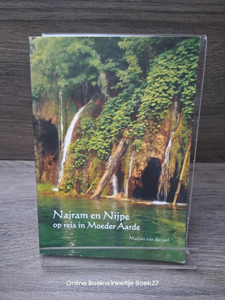 Najram en Nijpe op res in Moeder Aarde, Boeken, Fantasy, Gelezen, Ophalen of Verzenden
