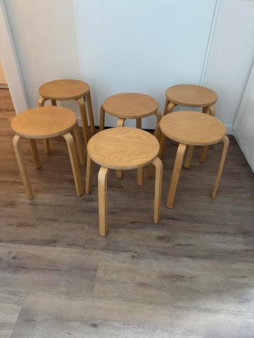 IKEA Frosta kruk 6 beschikbaar voor biedingen