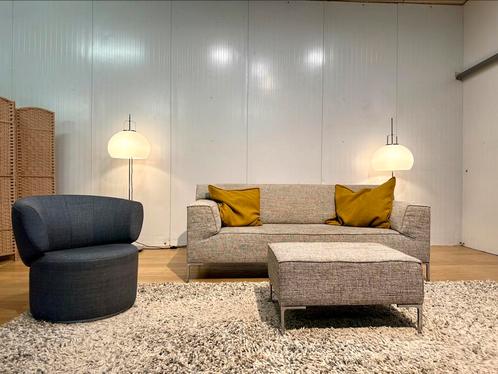NIEUWSTAAT Design on Stock 2.5-zits bank + Hocker – Beige, Huis en Inrichting, Banken | Bankstellen, Zo goed als nieuw, Rechte bank