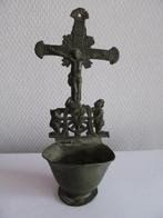 Antiek tinnen wijwaterbakje met een crucifix ca. 1800, Ophalen