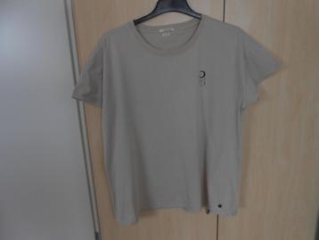 Mooi shirt maat XXL van Revelation beschikbaar voor biedingen