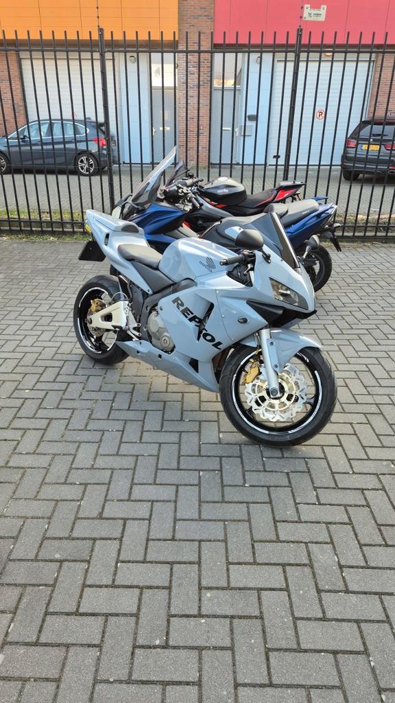 Honda CBR600RR 2003 met oplaadbare quadlock Te Koop !!!, Motoren, Motoren | Honda, Particulier, Super Sport, meer dan 35 kW, 4 cilinders