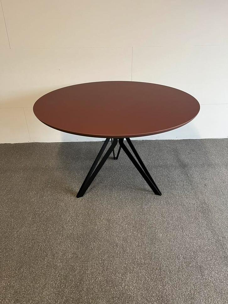 Ronde eettafel Fenix Rosso Jaipur 130cm, Huis en Inrichting, Tafels | Eettafels, Nieuw, 100 tot 150 cm, 100 tot 150 cm, Vijf personen of meer