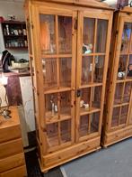 Grenen vitrine kasten 2 stuks, Ophalen, Met deur(en), Zo goed als nieuw, 150 tot 200 cm