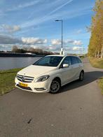 Mercedes B200 | CarPlay | Trekhaak | APK 12-26 | Dealer ond., Auto's, Voorwielaandrijving, 74 €/maand, 1295 kg, Wit
