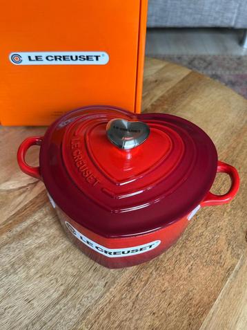 Le Creuset Gietijzeren Hartvormige Braadpan 20 cm – Cerise beschikbaar voor biedingen