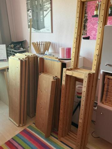 Houten stellingkast beschikbaar voor biedingen