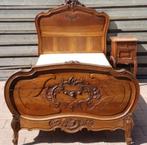 Antiek  ledikant met nachtkastje, Ophalen