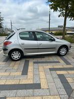 Peugeot 206 1.6 16V Gentry 5D AUT 2004 Grijs, 4 cilinders, 1039 kg, 550 kg, Zilver of Grijs