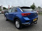 Volkswagen T-ROC 1.5 TSI Sport Afn. Trekh. | Full LED | Adap, 1254 kg, Stof, 4 cilinders, Blauw