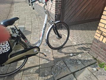 Elektrische fiets met nieuwe accu en besturing beschikbaar voor biedingen