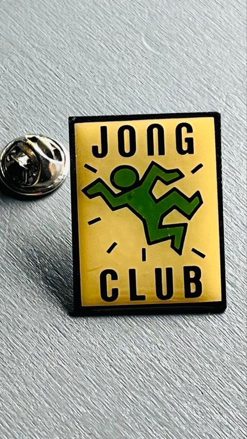 Jong Club Karing Haring design Pin, Verzamelen, Speldjes, Pins en Buttons, Zo goed als nieuw, Ophalen of Verzenden