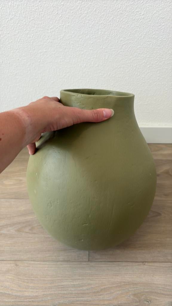 Groene vaas nieuw 30 cm hoog, Huis en Inrichting, Woonaccessoires | Vazen, Ophalen, Aardewerk of Porselein, Nieuw, Minder dan 50 cm