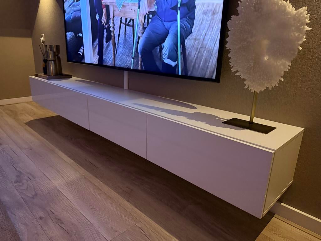 Zwevend tv meubel wit 280cm, Ophalen of Verzenden, Zo goed als nieuw, 200 cm of meer, Minder dan 100 cm