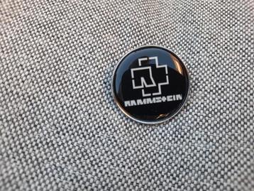 1 mooie ronde pin van Rammstein te koop beschikbaar voor biedingen