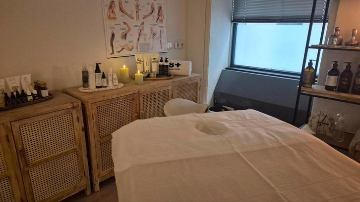 Massage & Facials alleen voor vrouwen, Diensten en Vakmensen, Welzijn | Masseurs en Massagesalons, Bedrijfsmassage