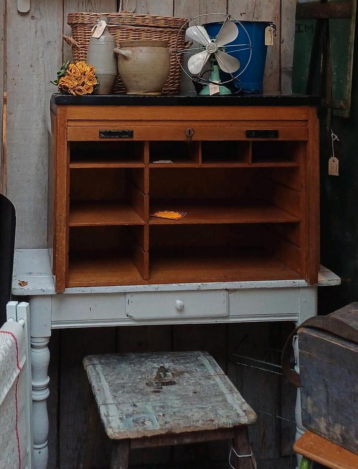 Oude stoere rolluikkast, kast met vakken, vintagekast, kast, Antiek en Kunst, Curiosa en Brocante, Ophalen