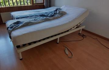 Verstelbare bedden, 1 electisch, 1 handmatig