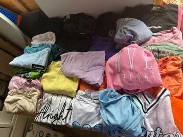 Partij kleding  beschikbaar voor biedingen