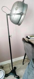 INDUSTRIAL HANDMADE metalen staande schemerlamp,uniek, Gebruikt, Industrieel,vintage, Ophalen of Verzenden, Metaal