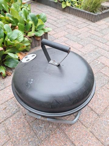 Houtskool barbecue  beschikbaar voor biedingen