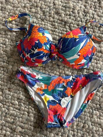 MOONTIDE bikini broekje maat S topje Maat 75DD beschikbaar voor biedingen