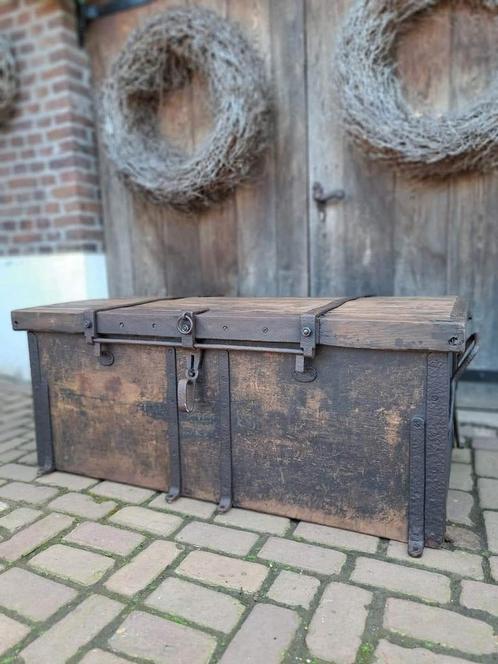 Antieke munitiekist kist dekenkist koets kist transportkist, Antiek en Kunst, Curiosa en Brocante, Ophalen